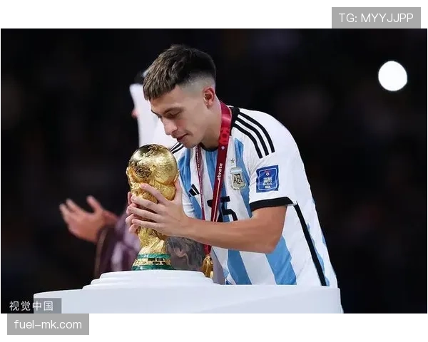 利桑德罗正式加盟曼联 开启英超新征程备受关注