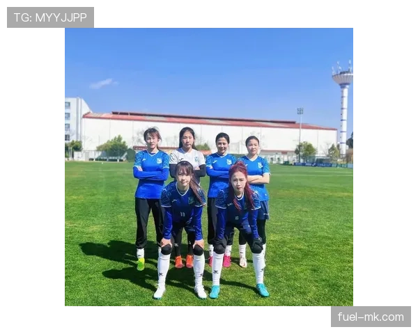 全球足球迷热衷购买球队球服,最新款式引领时尚潮流趋势分析 全球足球迷热衷购买球队球服,最新款式引领时尚潮流趋势分析