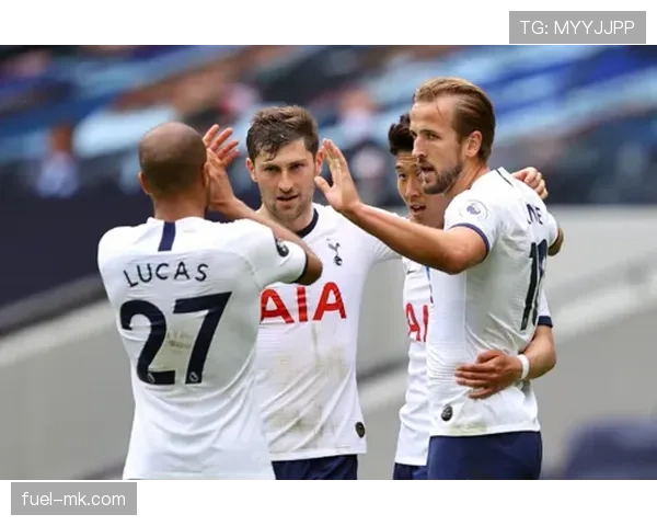 凯恩与本泽马对比:全能型前锋的战术角色与技术全面性差异分析