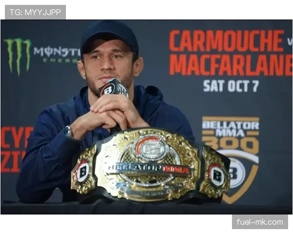 乔恩·琼斯微博照片点赞数堪比小鲜肉，真是赛场上冷面“王子”私下太会撩了吧？