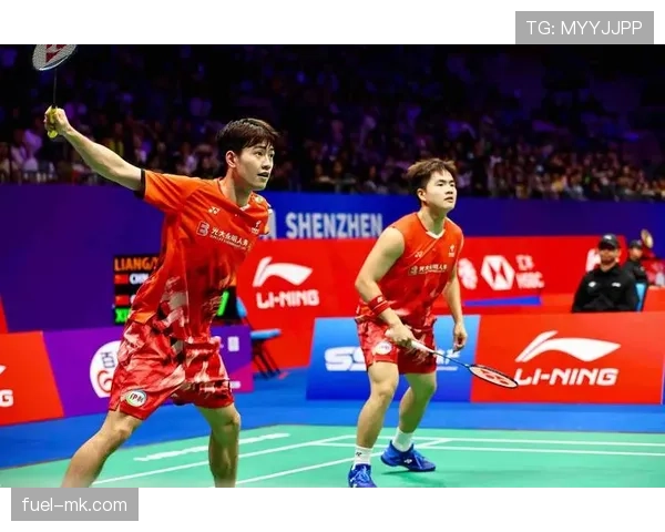 梁伟铿训练完直接拎着爱马仕去吃夜宵？